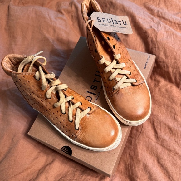 Bed Stu Lirica - Picture 1 of 8